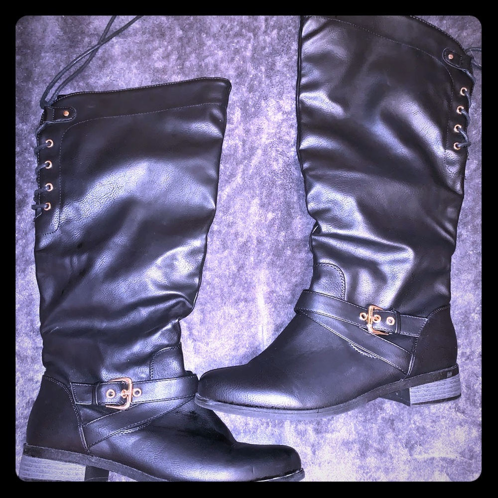 Barely used XoXo flat tie up boots!!